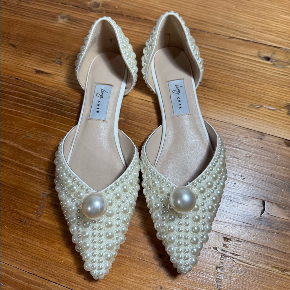 Elegant Pearl-Embellished Cream Flats - Picture 4 of 15